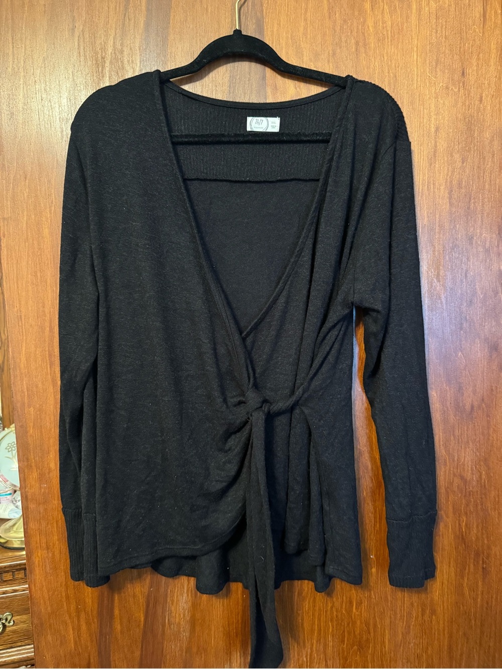 Maurices Women’s Plus Size Black Twist-Knot V-Neck Top Size XXL - Picture 2 of 5